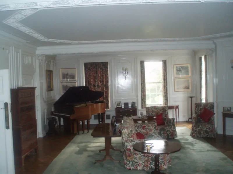 Piano at Film location E335 in Surrey (photo 4)