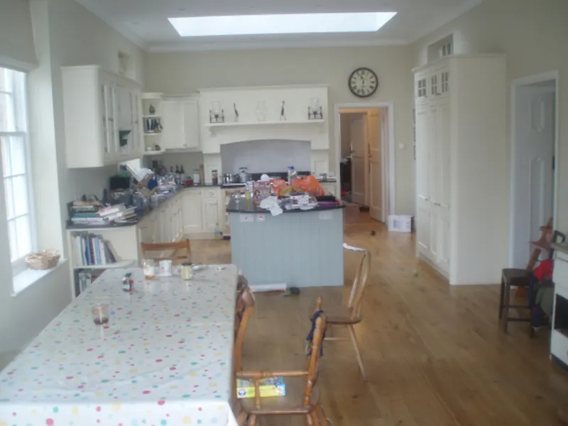 Kitchen at Film location E335 in Surrey (photo 11)