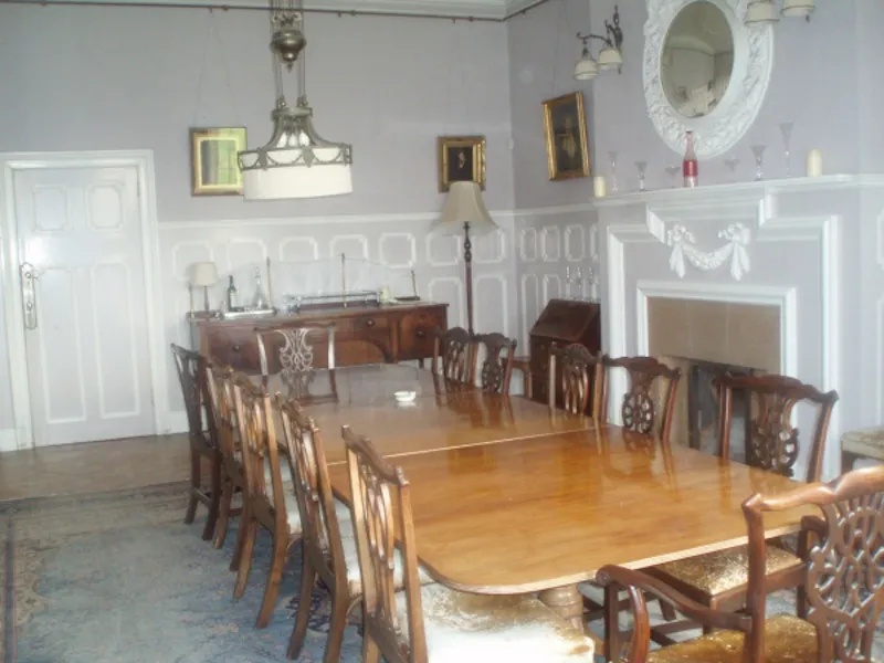 Dining room at Film location E335 in Surrey (photo 13)