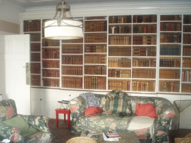 Library at Film location E335 in Surrey (photo 22)