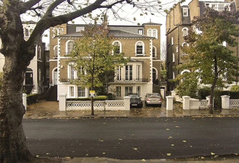 Driveway at Stylish Hammersmith house, B1518 (photo 1)