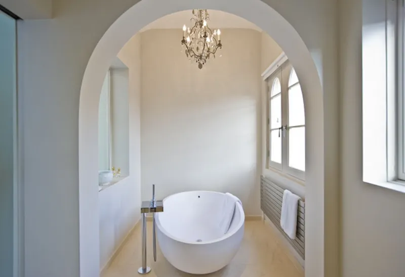 Bathroom at Stylish Hammersmith house, B1518 (photo 15)