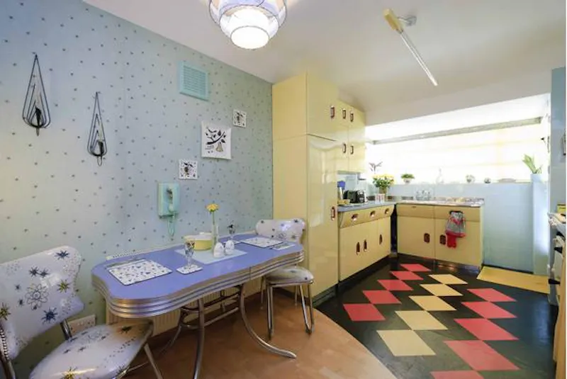 Dining room at Film location D2021 in Hertfordshire (photo 6)