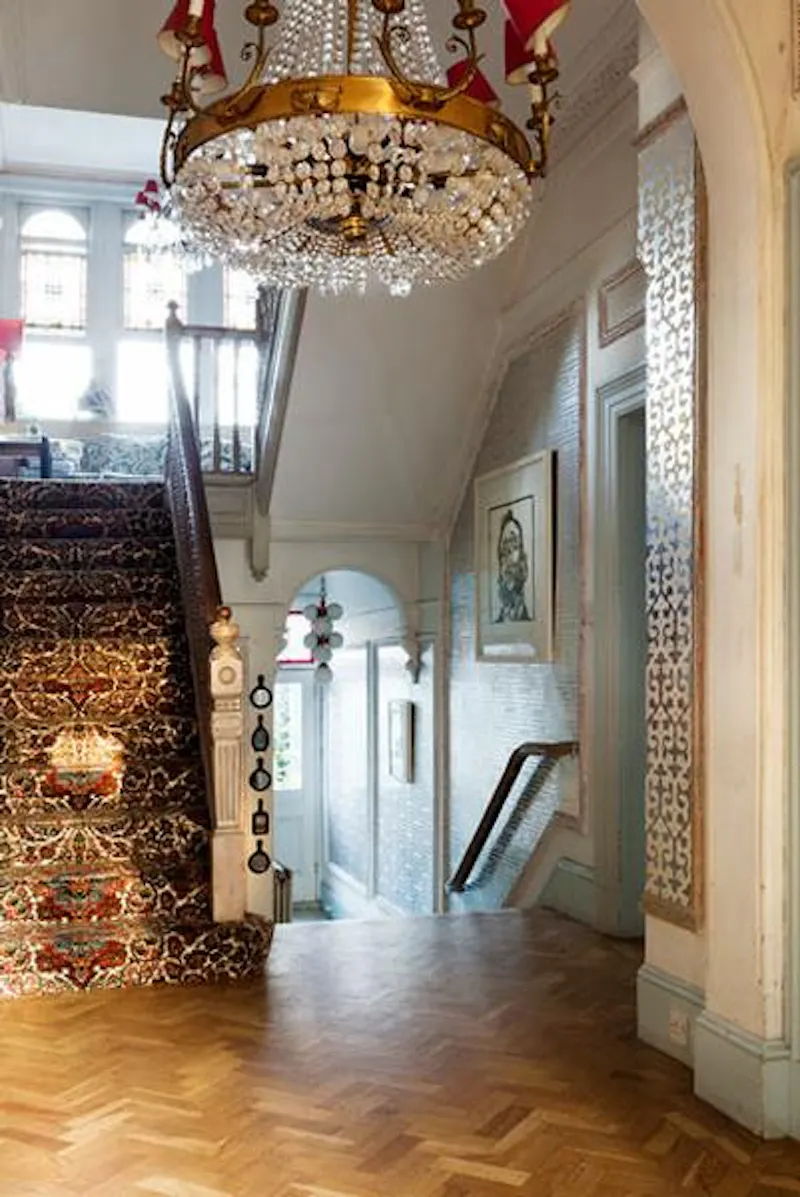 Staircase at Eclectic Kilburn location house, B1166 (photo 4)