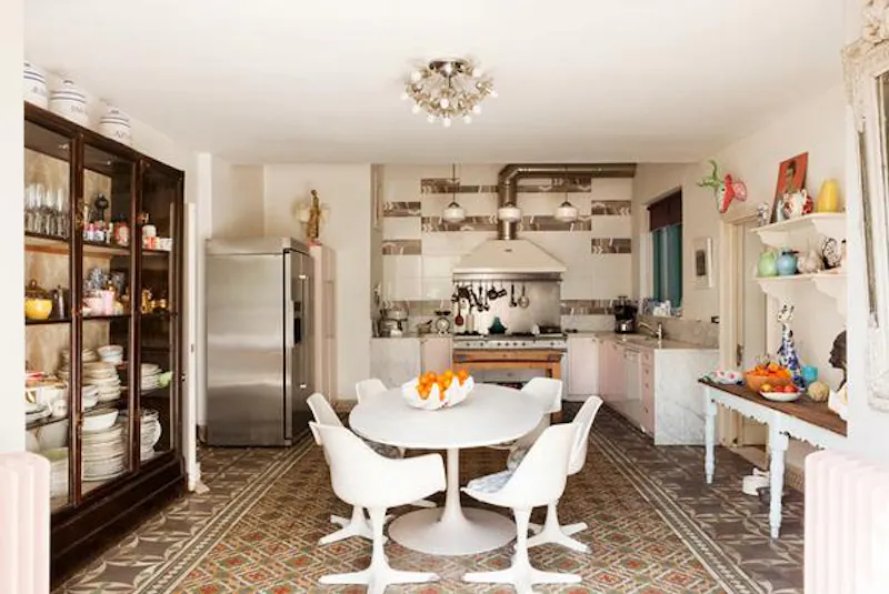 Eclectic Kilburn location house, B1166 (photo 8)