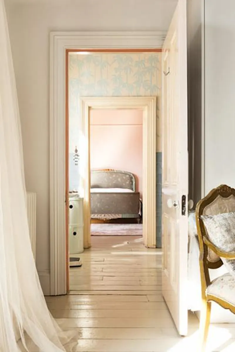 Eclectic Kilburn location house, B1166 (photo 24)