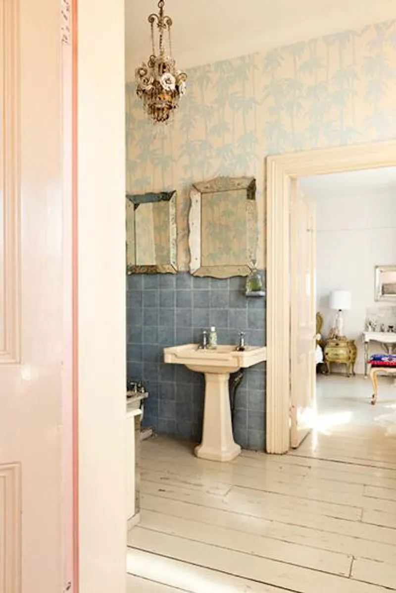 Bathroom at Eclectic Kilburn location house, B1166 (photo 26)