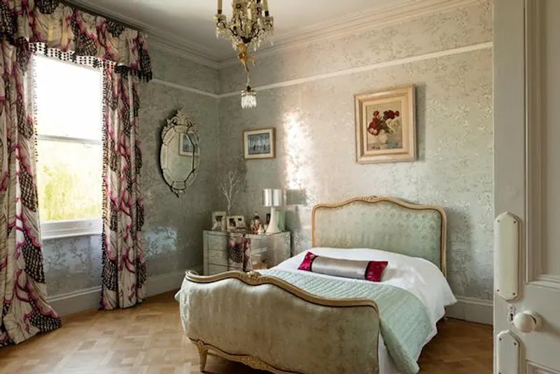 Eclectic Kilburn location house, B1166 (photo 28)