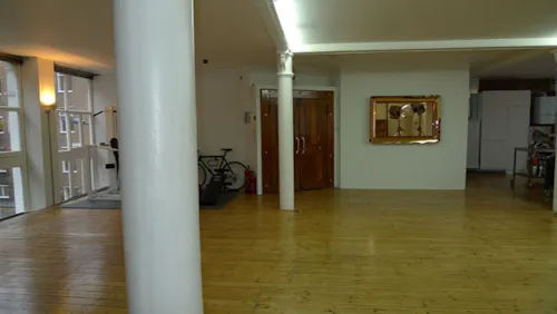 Loft apartment in Old Street, F978