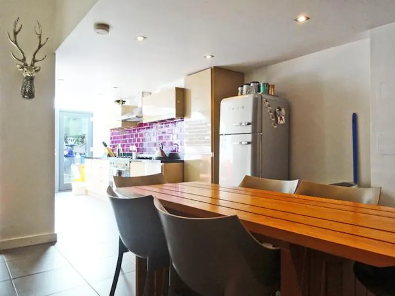 Open plan at Colourful Elephant & Castle house, A1225 (photo 5)