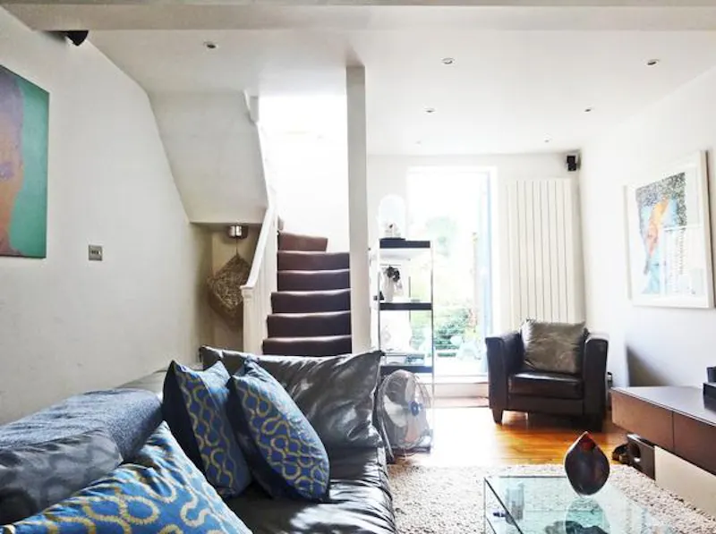 Living Room at Colourful Elephant & Castle house, A1225 (photo 11)