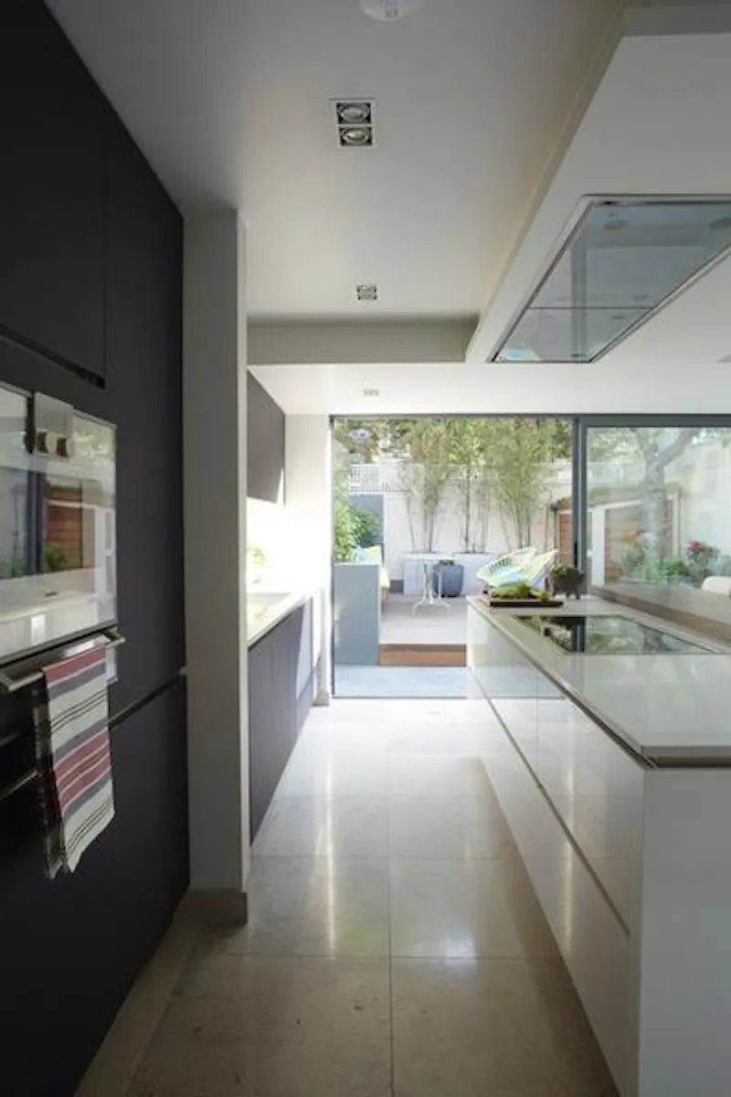Monochrome Clapham house, K328 (photo 15)