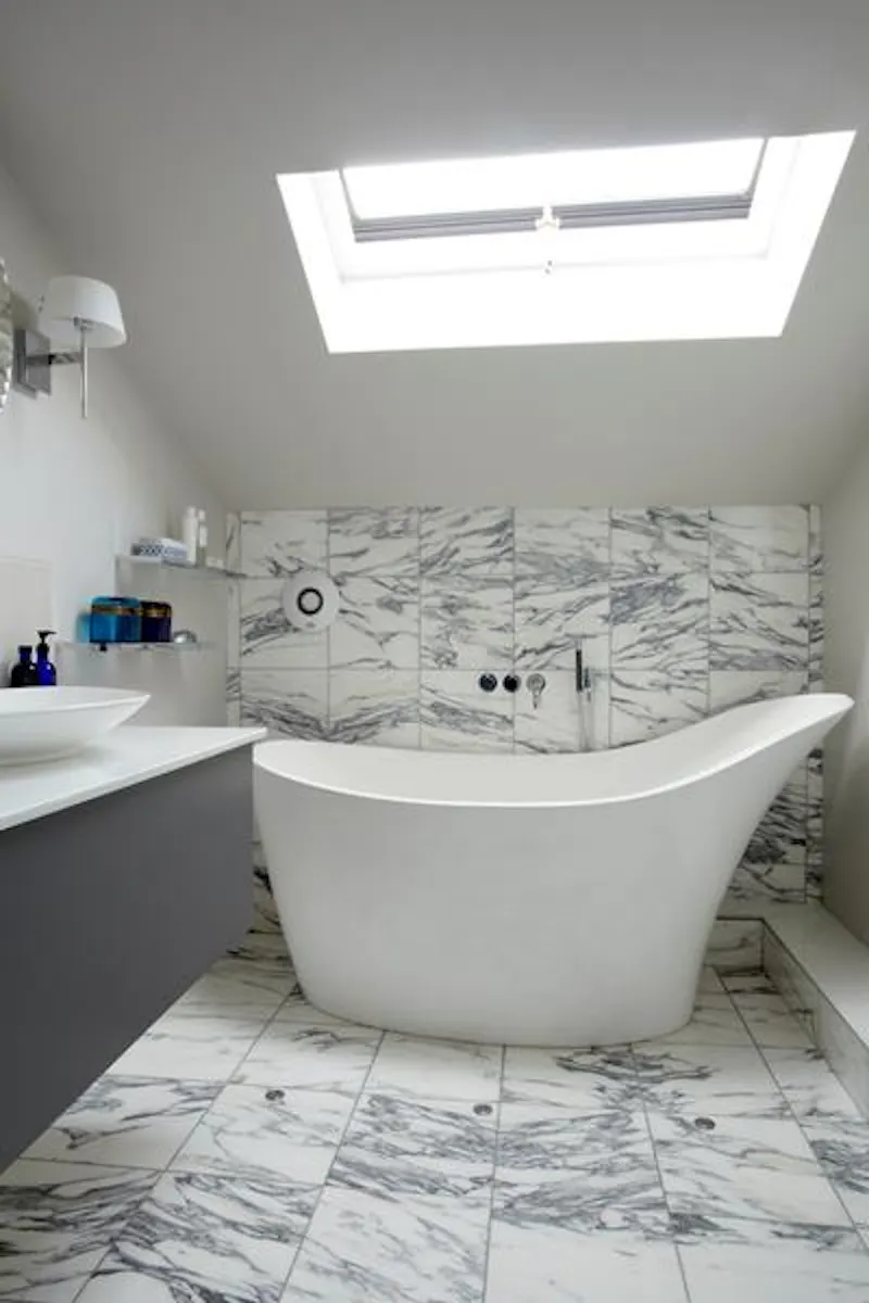Bathroom at Monochrome Clapham house, K328 (photo 23)