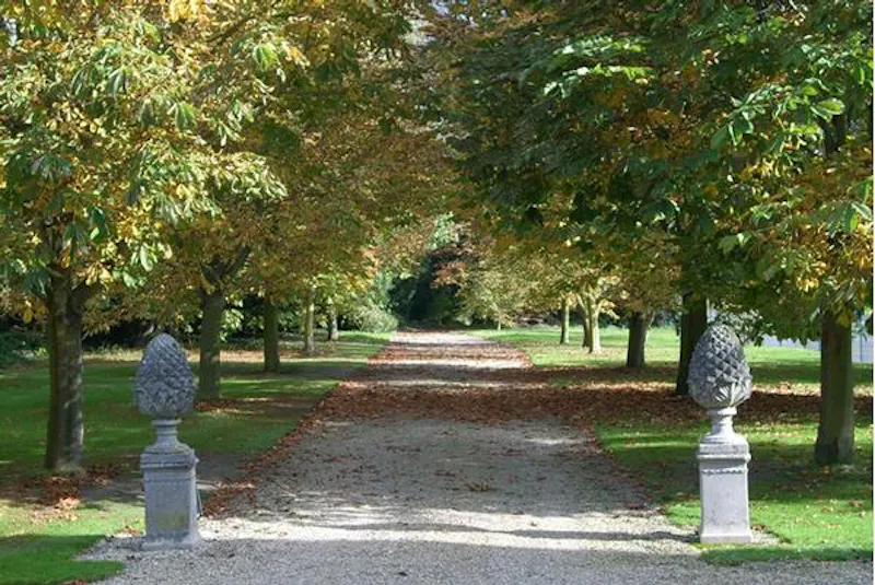 Driveway at Wantage country house estate , A832 (photo 25)