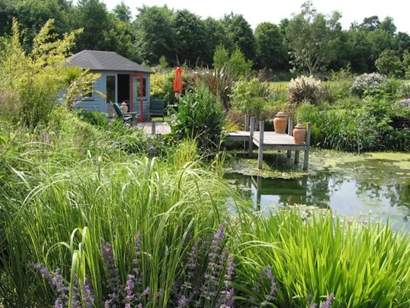 Piano at Film location D1323 in Essex (photo 19)