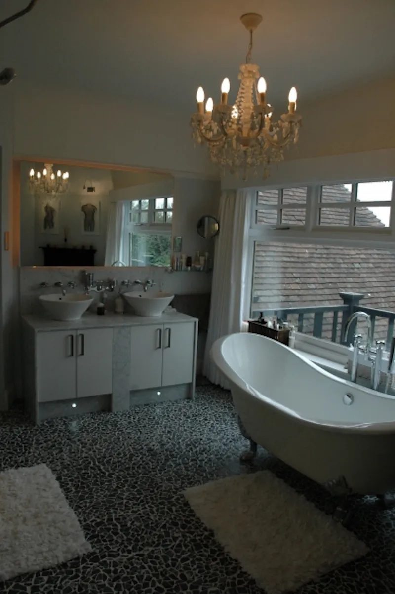 Bathroom at Country Shiplake ballroom home, C796 (photo 24)