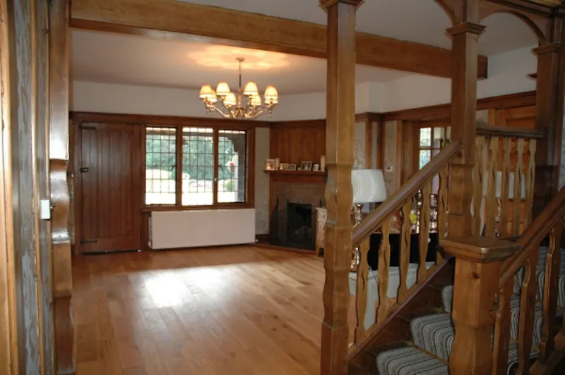 Entrance hall at Country Shiplake ballroom home, C796 (photo 7)