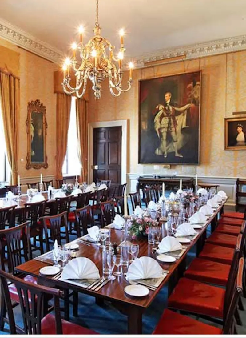 Dining room at Grand estate in Chipping Norton, A1211 (photo 3)