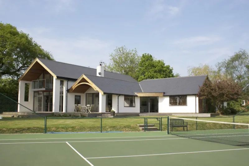 Tennis court at Spithurst modern house, K331 (photo 20)