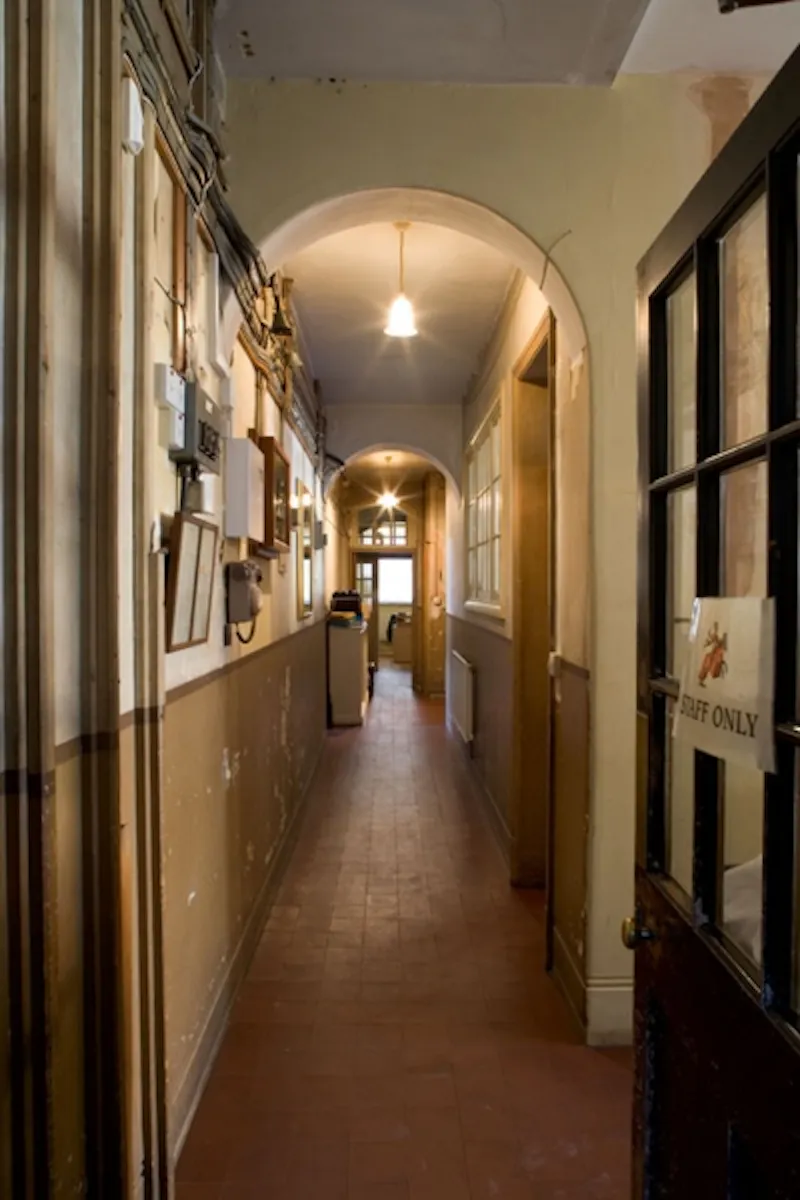 Corridor at Halstead mansion and Keep, G95 (photo 36)