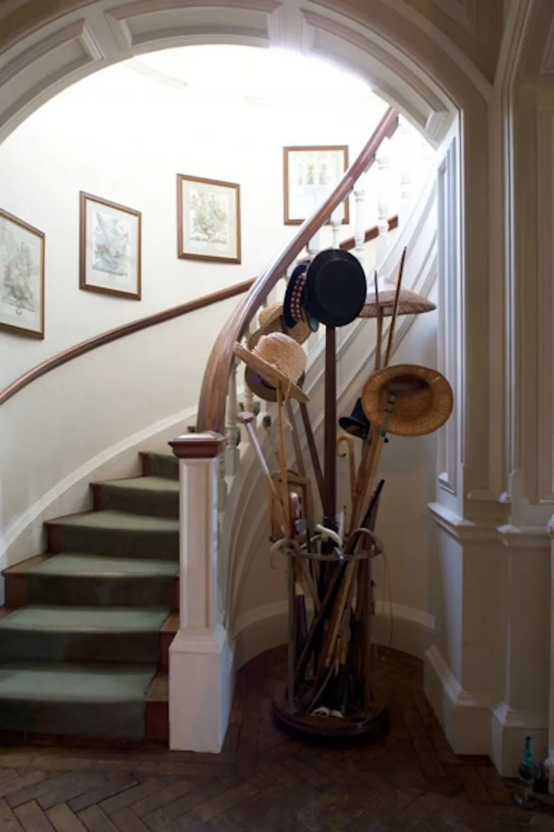Staircase at Halstead mansion and Keep, G95 (photo 37)