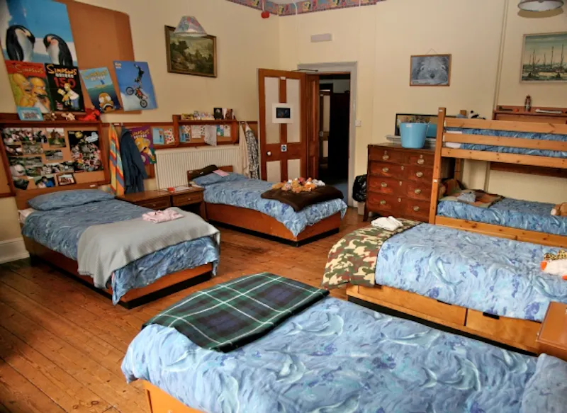 Bedroom at Film location J207 in Surrey (photo 7)