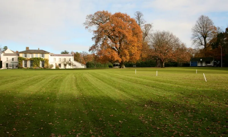Garden at Film location J207 in Surrey (photo 9)