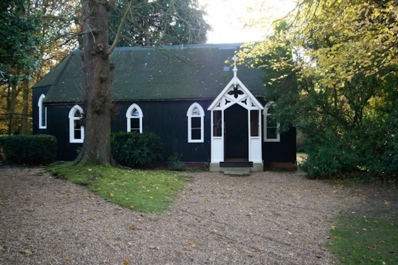 Stable / Outbuildings at Film location J207 in Surrey (photo 11)