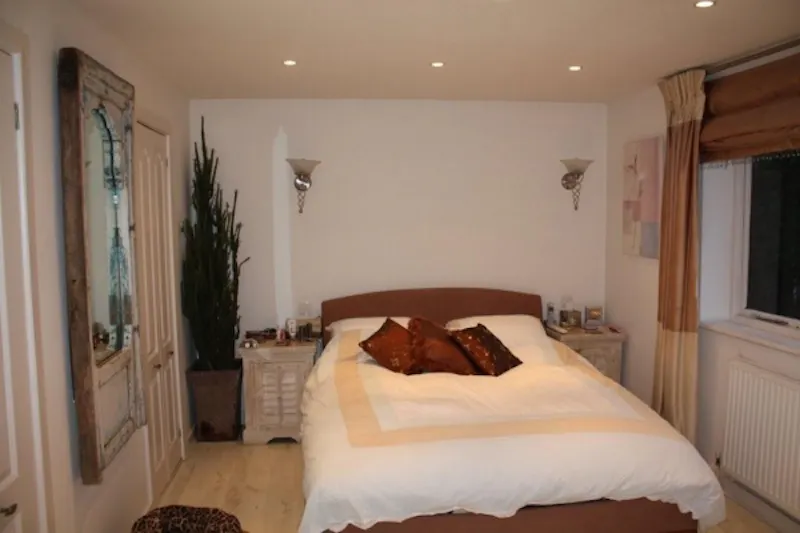 Bedroom at Film location D2019 in Hertfordshire (photo 2)