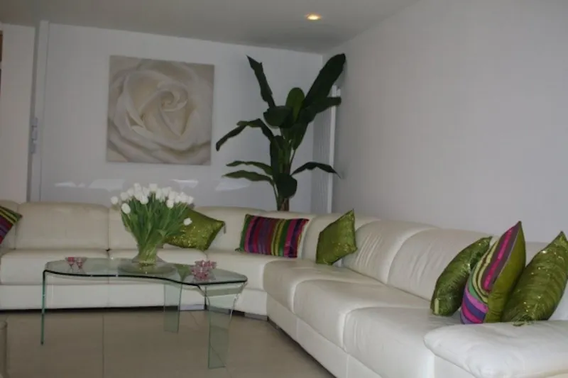 Living Room at Film location D2019 in Hertfordshire (photo 15)