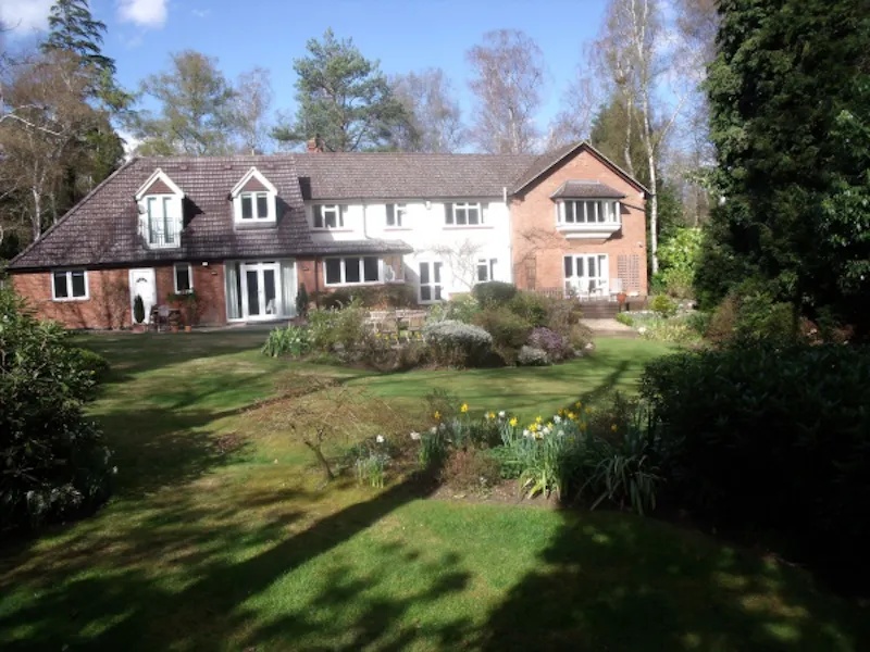 Film location D2020 in Surrey (photo 1)