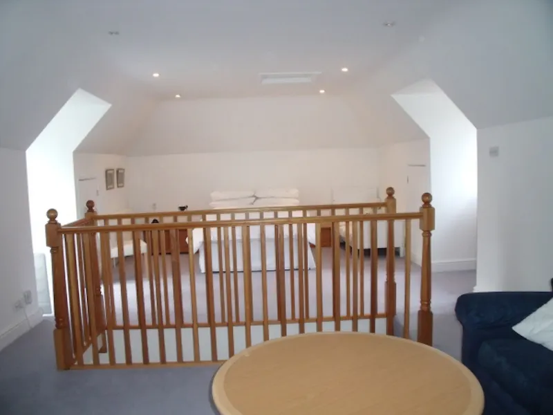 Film location D2020 in Surrey (photo 11)
