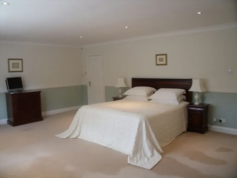 Bedroom at Film location D2020 in Surrey (photo 13)