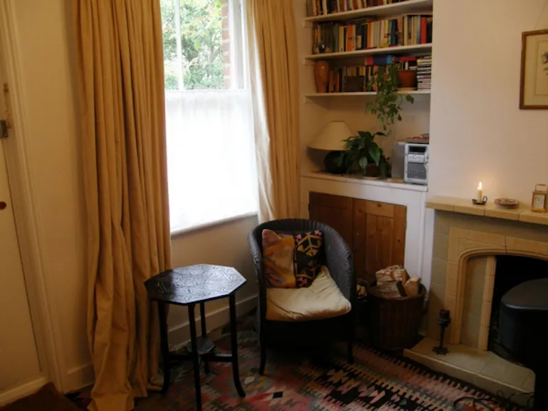 Corner house in Sevenoaks, B1523 (photo 3)