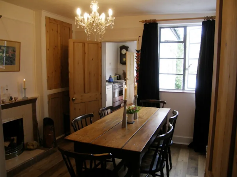 Dining room at Corner house in Sevenoaks, B1523 (photo 5)