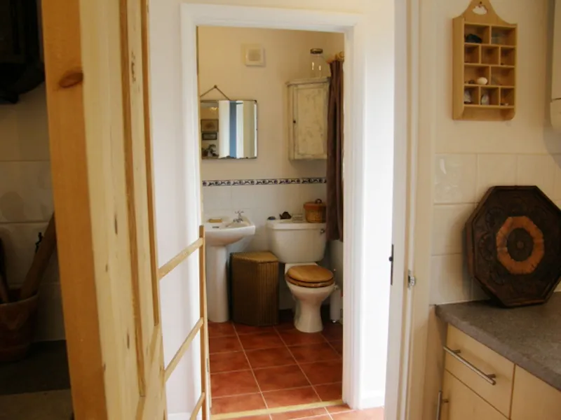 Bathroom at Corner house in Sevenoaks, B1523 (photo 7)