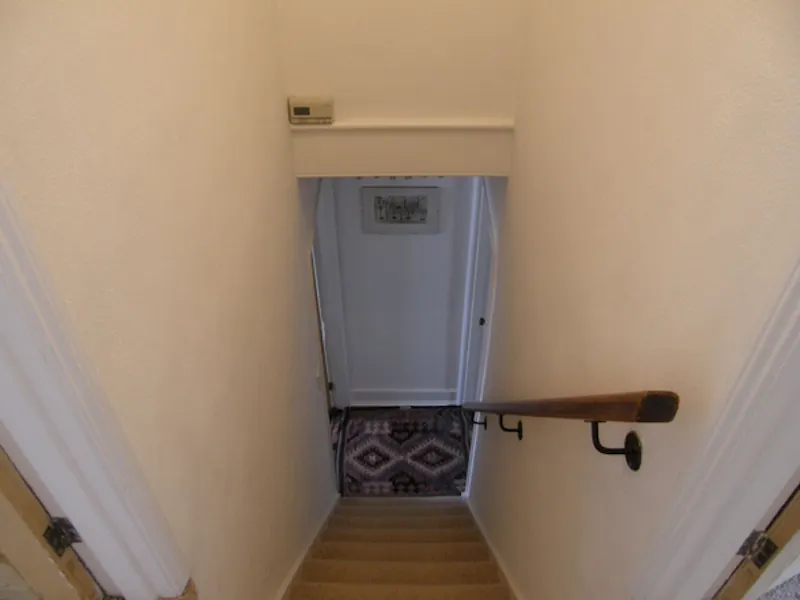 Staircase at Corner house in Sevenoaks, B1523 (photo 8)