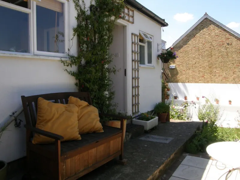 Corner house in Sevenoaks, B1523 (photo 13)