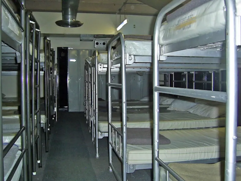 Bedroom at Nuclear bunker in Brentwood, P577 (photo 22)