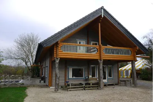 Waterlands cabins in Poole Keynes, V144