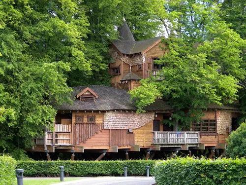 Alnwick treehouse and gardens, C838