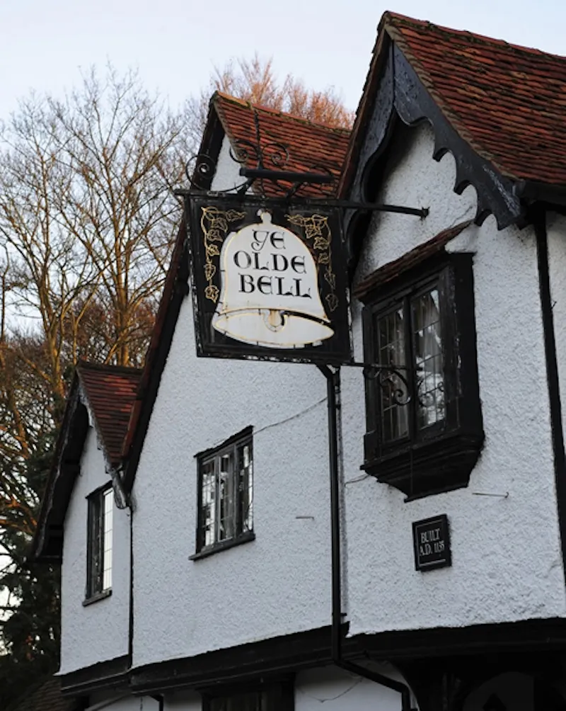 Coaching Inn near Maidenhead, R729 (photo 1)