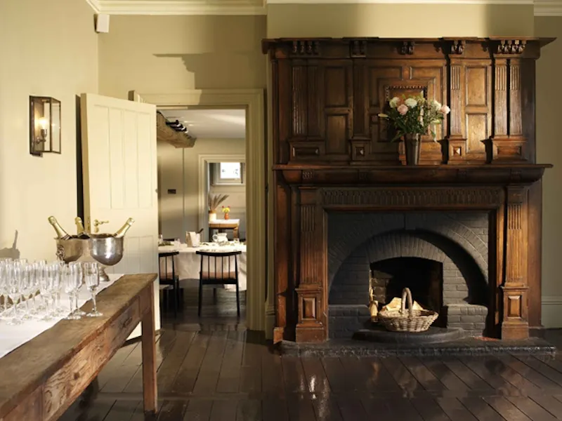 Floor - wooden at Coaching Inn near Maidenhead, R729 (photo 3)