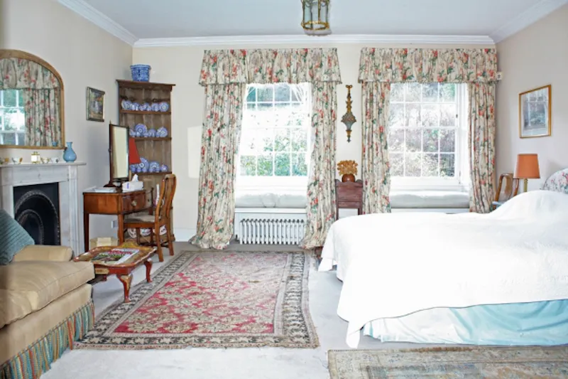 Bedroom at Winchcombe Manor house, B1525 (photo 10)