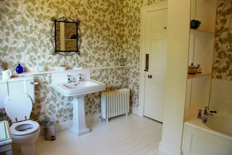 Bathroom at Country estate in Markbeech, B1526 (photo 31)