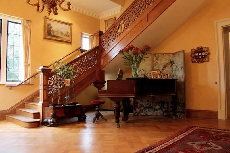 Piano at Country estate in Markbeech, B1526 (photo 2)