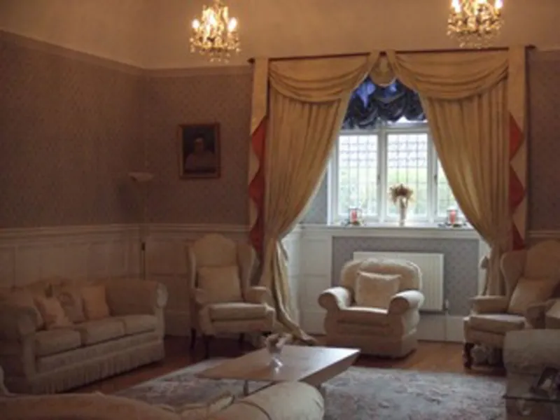 Living Room at Film location D2023 in Surrey (photo 6)