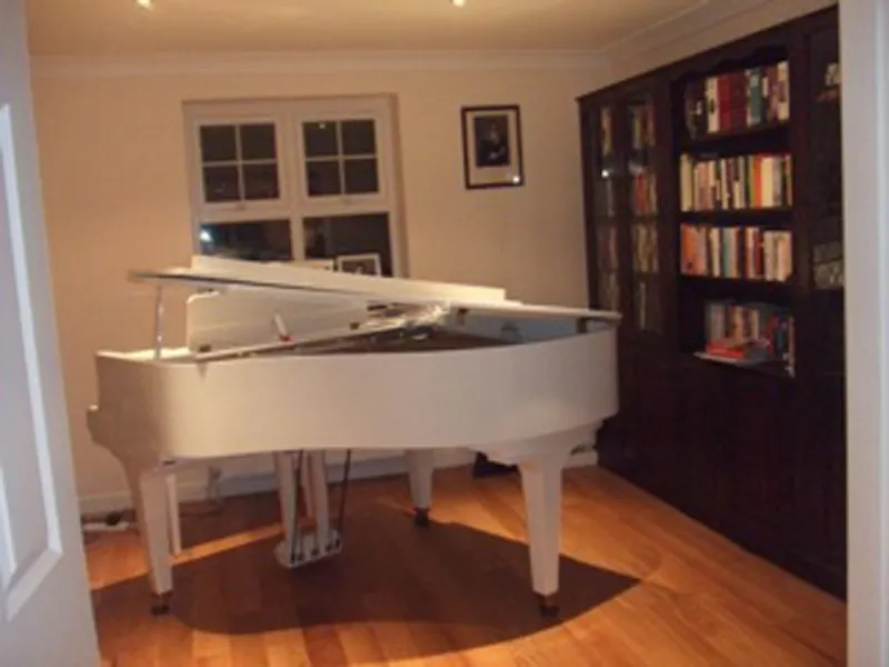 Piano at Film location D2024 in Surrey (photo 3)