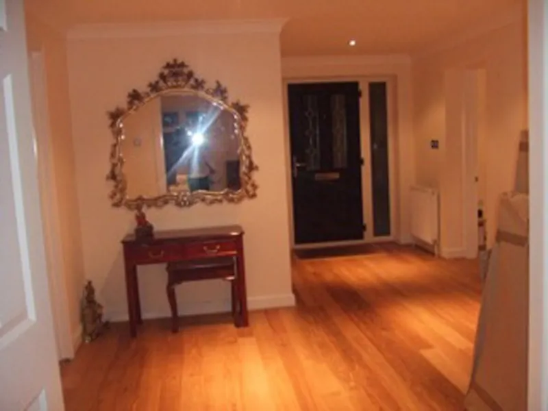 Entrance hall at Film location D2024 in Surrey (photo 4)