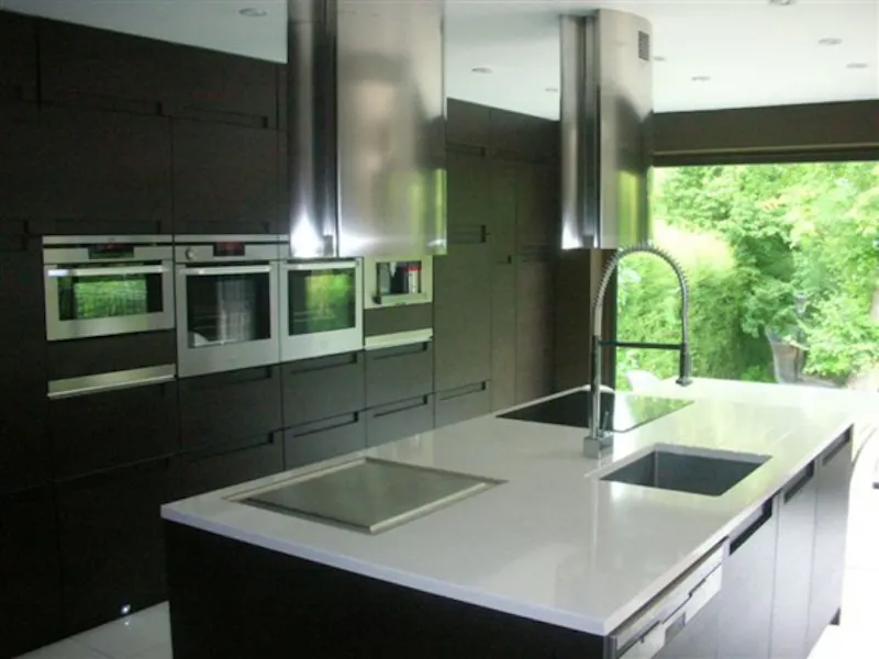 Kitchen at Film location D2026 in Kent (photo 2)